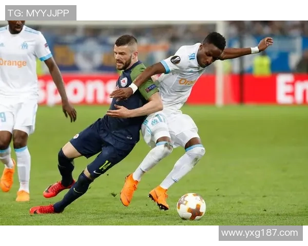 足球明星休赛期的可爱瞬间揭秘让我们一起感受他们的另一面魅力 足球明星休赛期的可爱瞬间揭秘让我们一起感受他们的另一面魅力