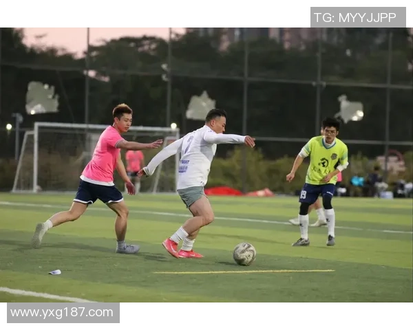 足球明星小黄毛的精彩瞬间与个人魅力全解析 足球明星小黄毛的精彩瞬间与个人魅力全解析