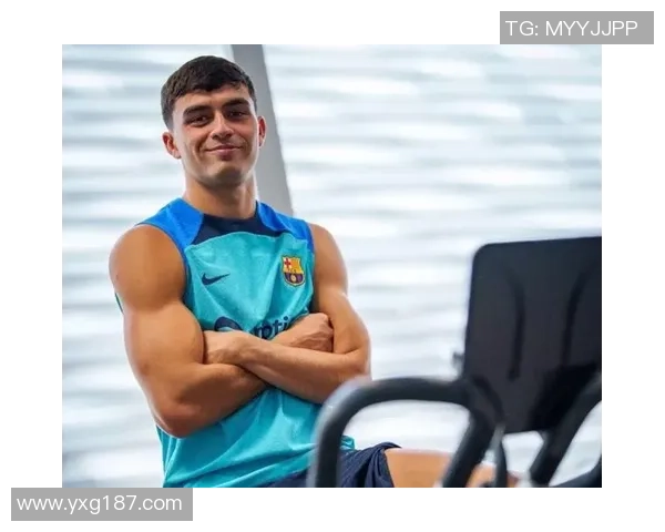 足球明星的另类魅力矮个子与独特风格的完美结合 足球明星的另类魅力矮个子与独特风格的完美结合